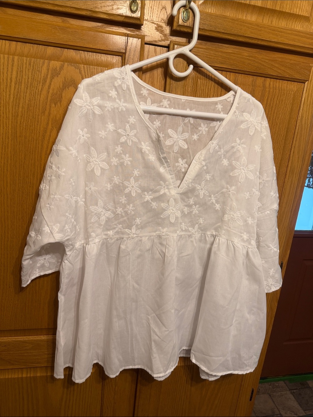 Vince Camuto White Floral Eyelet Peasant Blouse